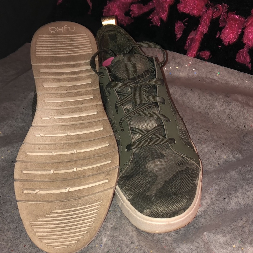 Preowned RYKA SURROUND FIT WOMEN GREEN CAMO PRINT SNEAKERS (7.5) - Picture 3 of 6